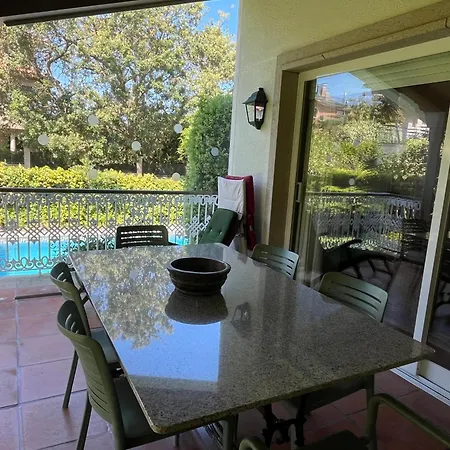 Exclusiva Casa Con Piscina En La Mejor Zona De Nyaraló *